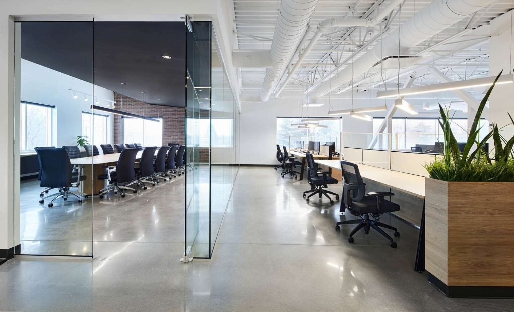 Office Furniture Large Glass Conference Room Open Plan Desks Mesh Chairs Planter