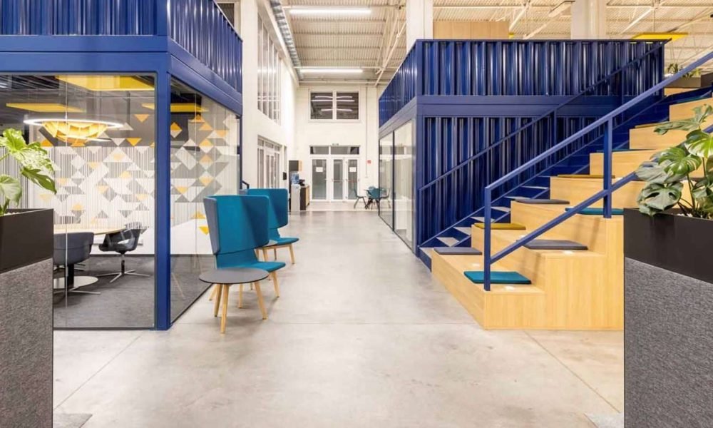 Amazing Office Meeting Stairs Platform