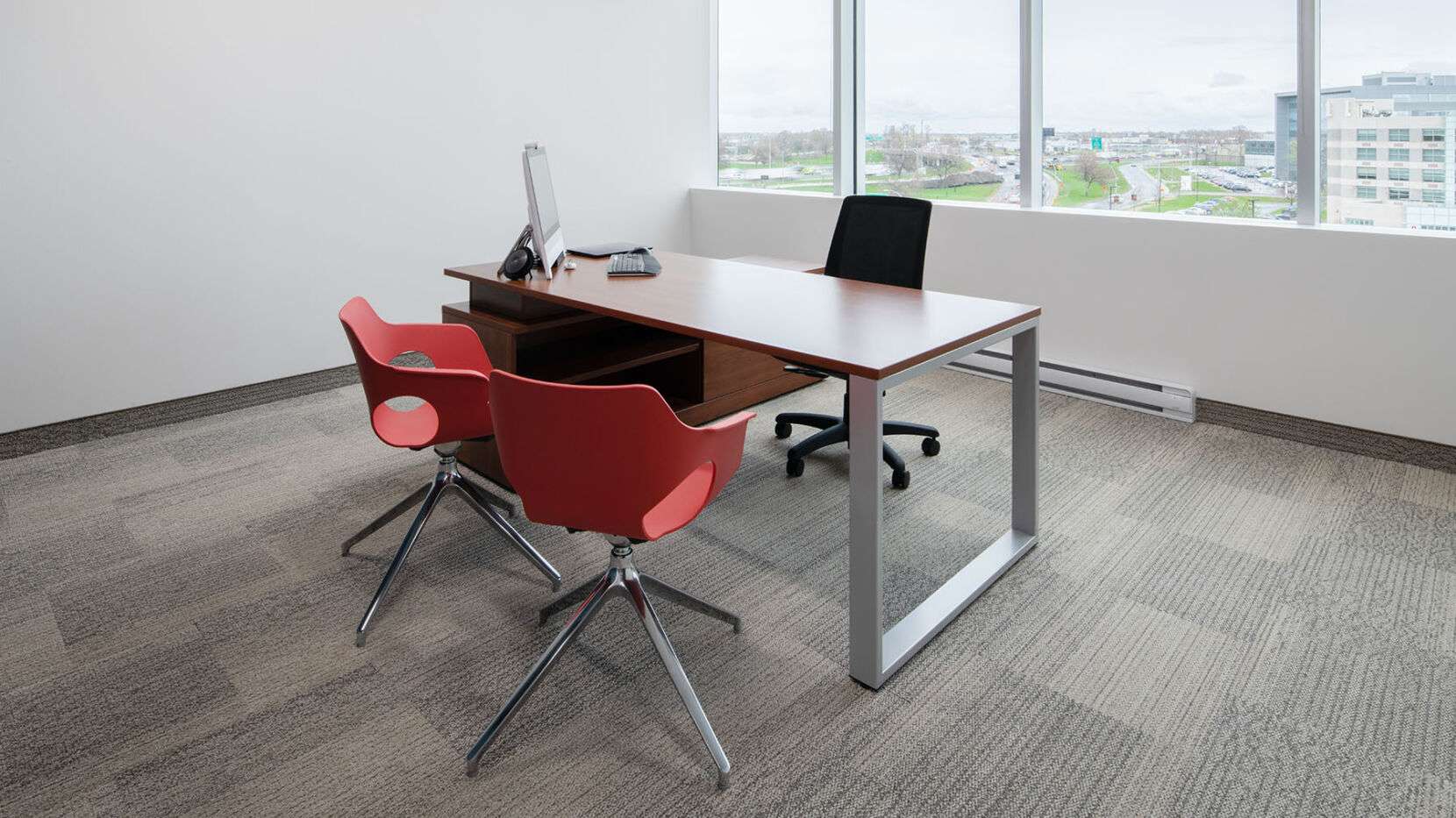 L Shape Desk with Mesh Chair and Guest Chairs